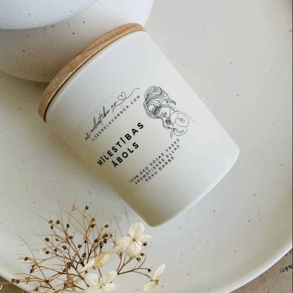 Aromātiskā sojas vaska svece "Mīlestības ābols"