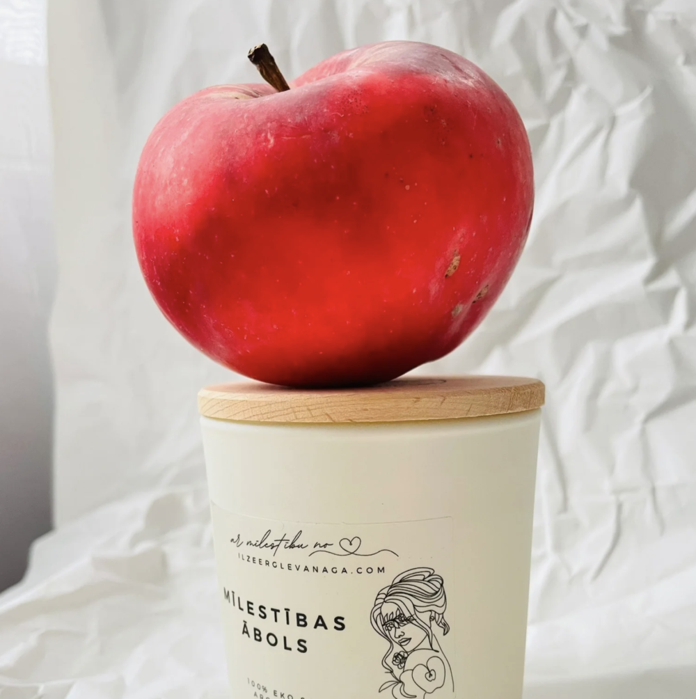 Aromātiskā sojas vaska svece Mīlestības ābols 2