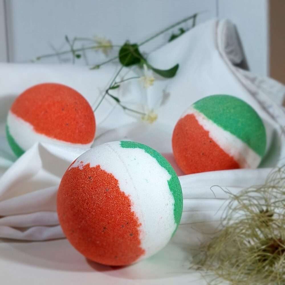Vannas burbuļbumba Rabarbers un Zemene