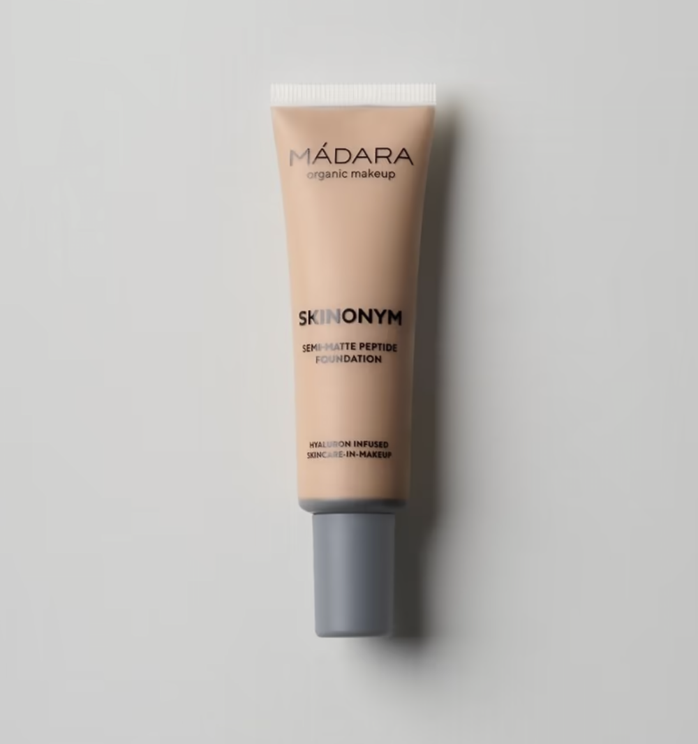 MADARA COSMETICS Pusmatēts tonālais krēms ar peptīdiem SAND 40