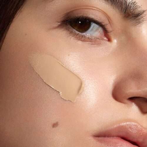 Pusmatēts tonālais krēms ar peptīdiem TRUE BEIGE 35