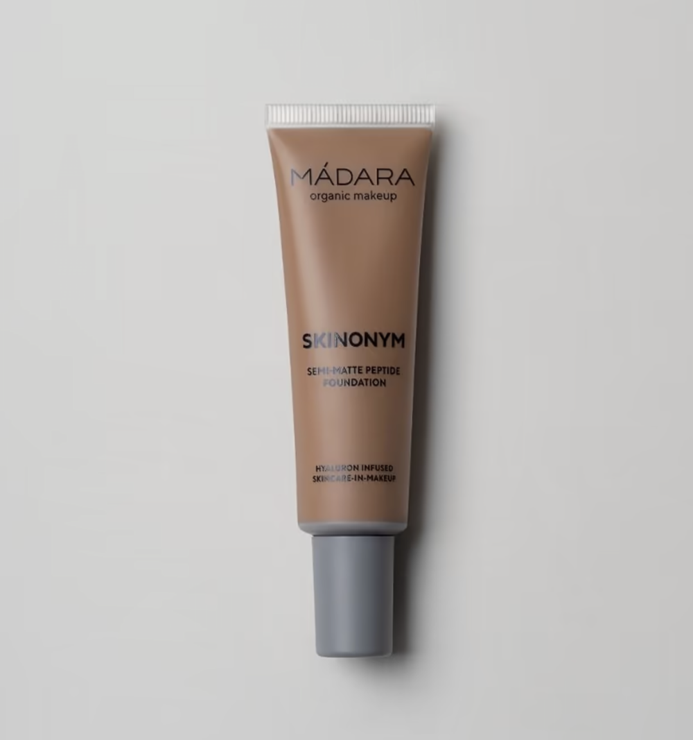 Madara cosmetics Pusmatēts tonālais krēms ar peptīdiem WARM TAN 65