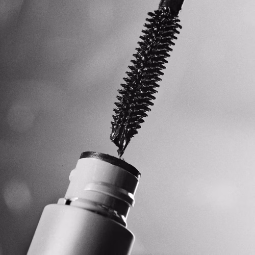 Skropstu tuša izteiksmīgam apjomam Madara cosmetics