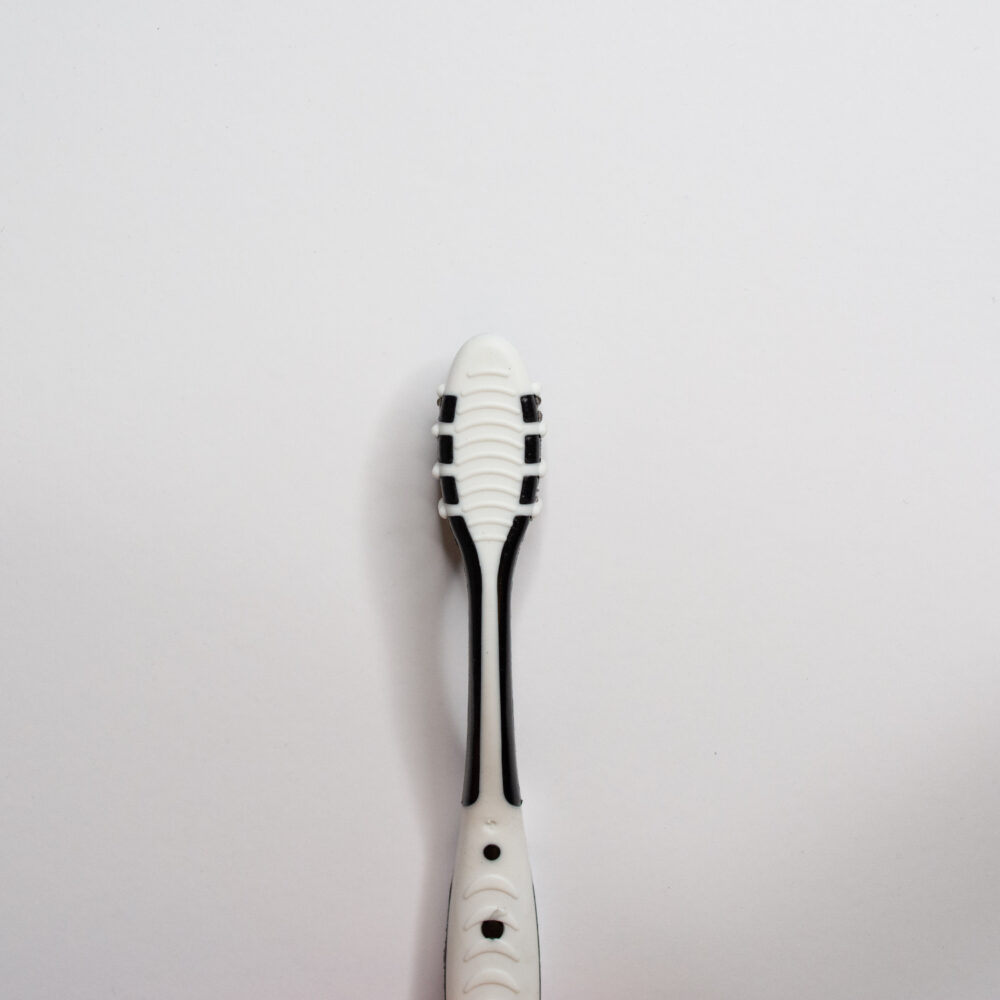 Medium Bristle Toothbrush grezni lv