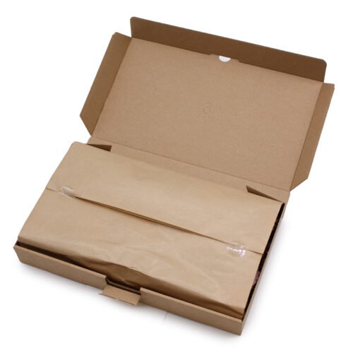 Discover our luxurious ready-made gift set Wild Hare Salt & Flowers – Total Detox. It’s the perfect way to transform an ordinary bath into a true SPA ritual at home. Treat yourself or your loved ones to a little oasis of relaxation every evening with this special bath salt and flower set. What’s included in the set? Inside the elegant gift box you will find: Colour-coordinated aromatic bath salt Luxurious soap roses Decorative soap sunflower blooms The combination of natural salt and essential oils provides a unique aromatherapy experience. The carefully crafted fragrance blends can offer stimulating, relaxing, detoxifying, or warming effects. The delicate soap petals gently melt in warm water, adding a touch of indulgent luxury to your bath ritual – the perfect finishing touch.