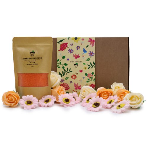 Discover our luxurious ready-made gift set Wild Hare Salt & Flowers – Total Detox. It’s the perfect way to transform an ordinary bath into a true SPA ritual at home. Treat yourself or your loved ones to a little oasis of relaxation every evening with this special bath salt and flower set. What’s included in the set? Inside the elegant gift box you will find: Colour-coordinated aromatic bath salt Luxurious soap roses Decorative soap sunflower blooms The combination of natural salt and essential oils provides a unique aromatherapy experience. The carefully crafted fragrance blends can offer stimulating, relaxing, detoxifying, or warming effects. The delicate soap petals gently melt in warm water, adding a touch of indulgent luxury to your bath ritual – the perfect finishing touch.